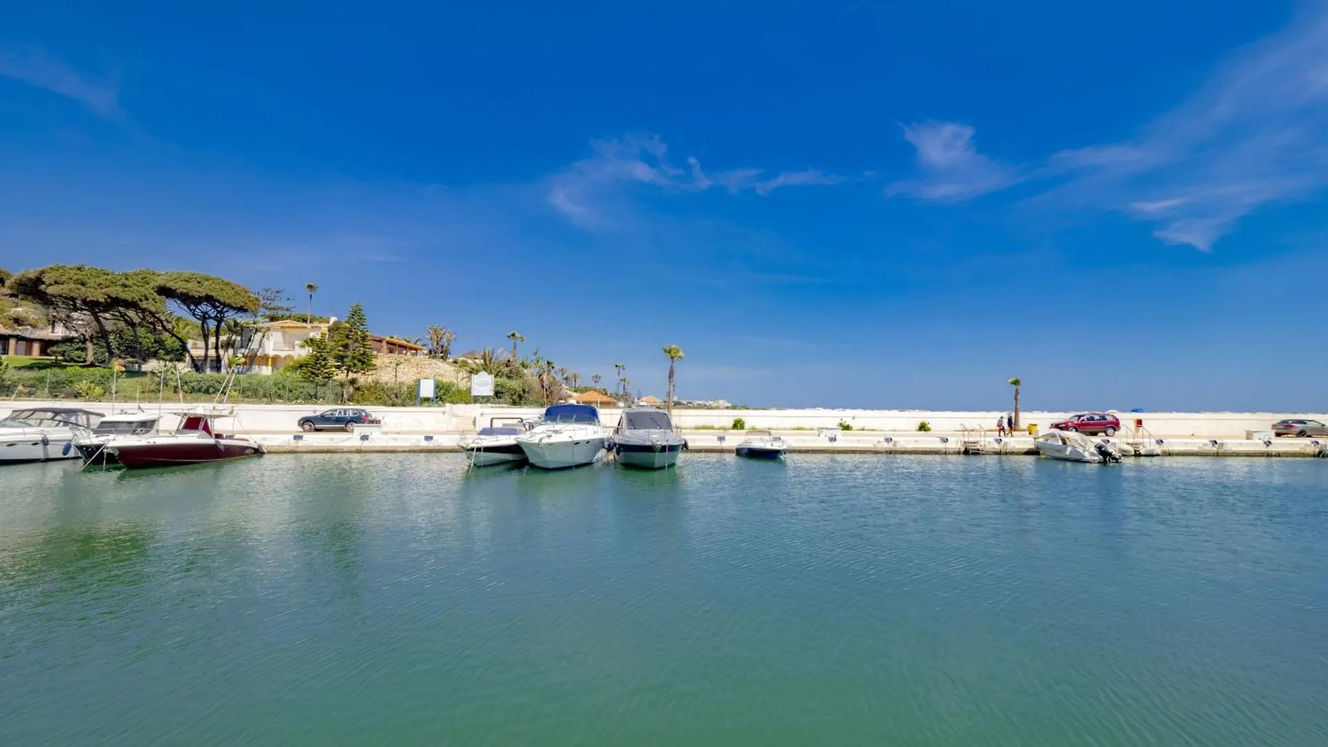 Cubo'S Atico Cabopino Port & Parking Apartment Marbella