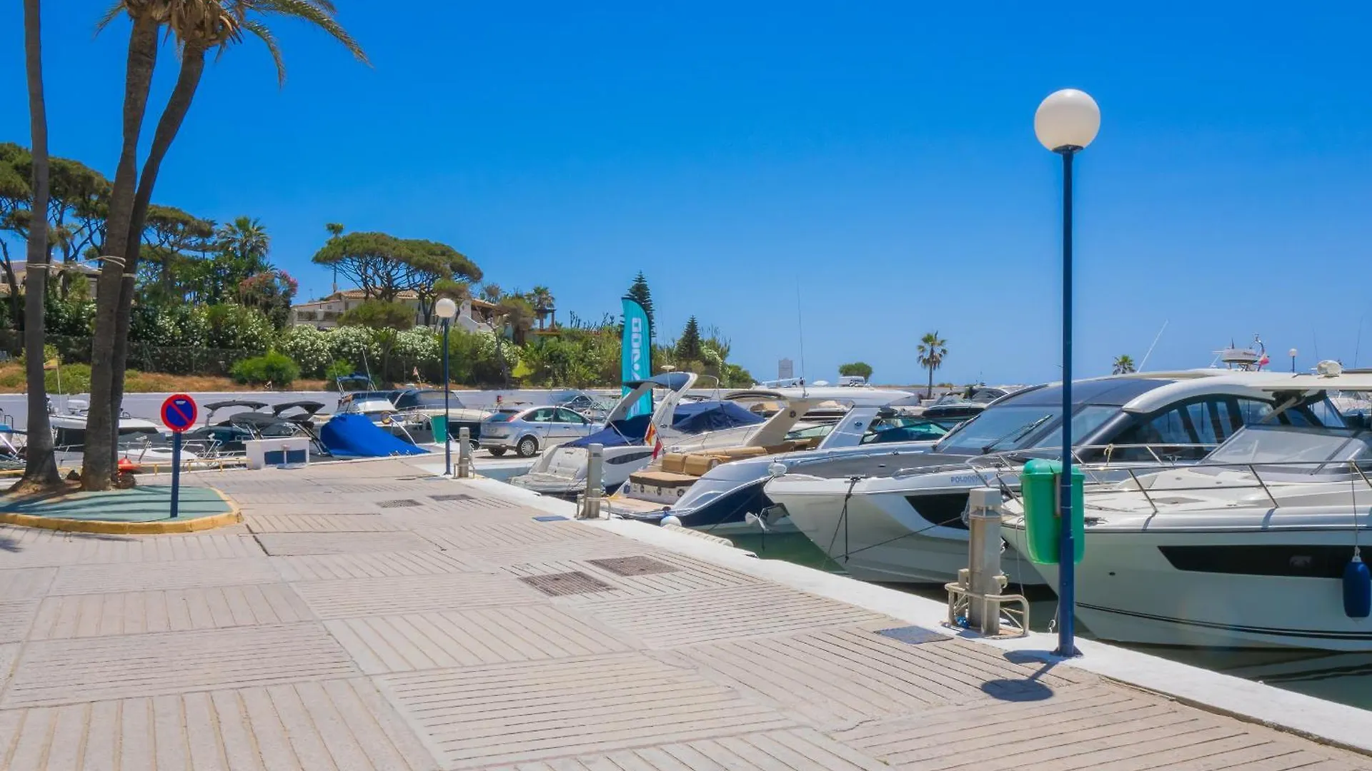 Cubo'S Atico Cabopino Port & Parking Apartment Marbella