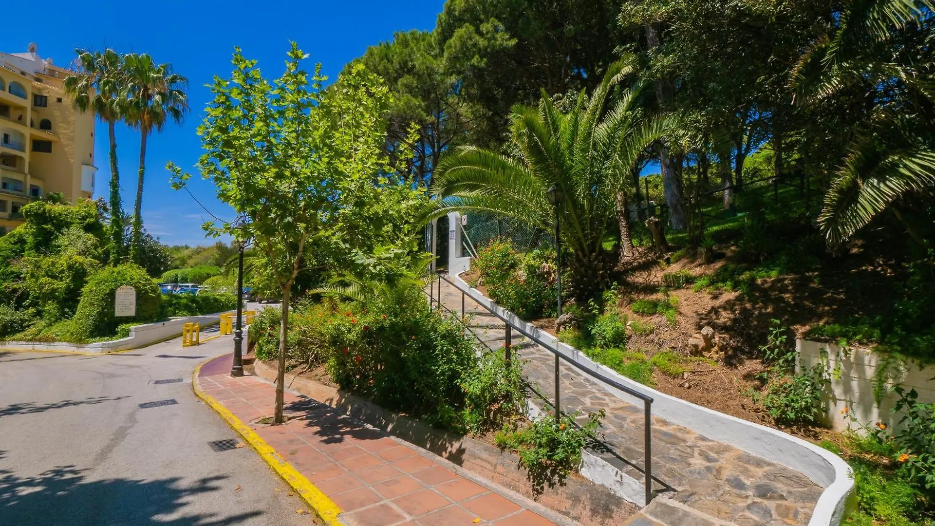 Cubo'S Atico Cabopino Port & Parking Apartment Marbella