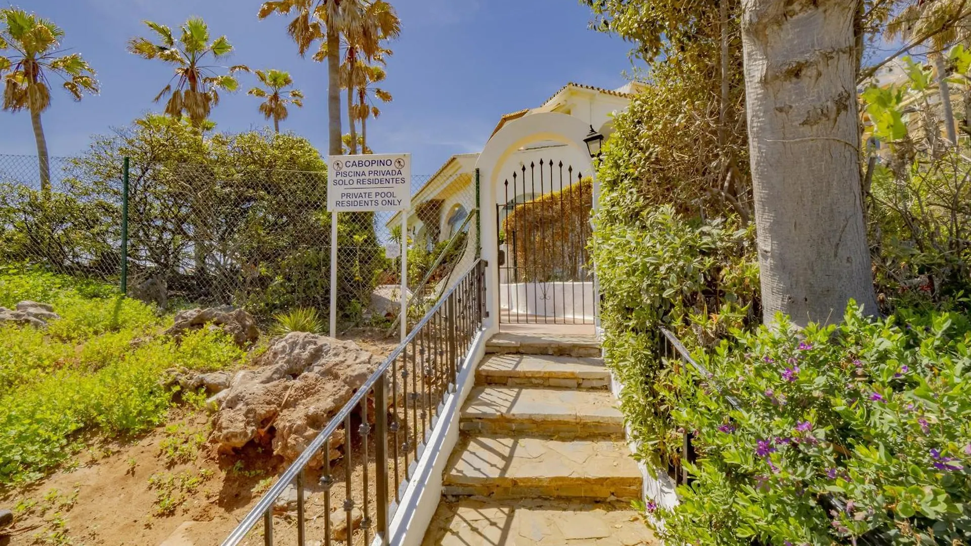 Cubo'S Atico Cabopino Port & Parking Apartment Marbella 0*,  Spain