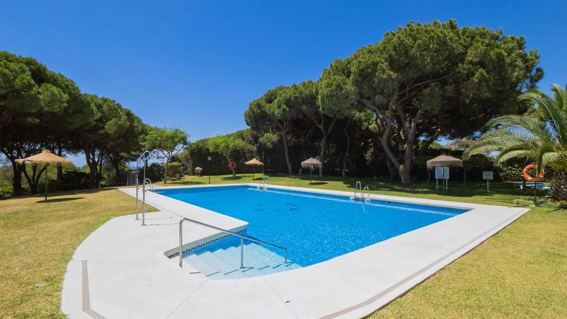 Cubo'S Atico Cabopino Port & Parking Apartment Marbella