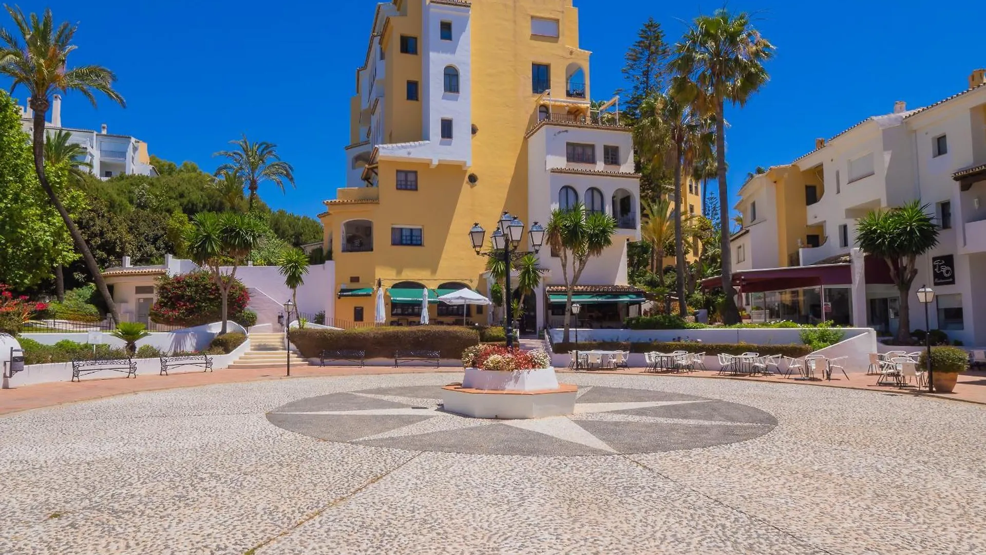 Cubo'S Atico Cabopino Port & Parking Apartment Marbella